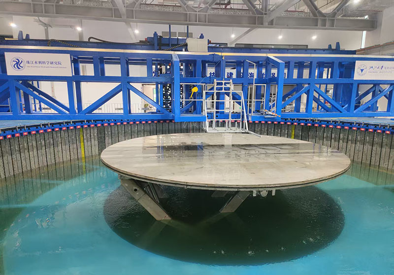 大型圆形聚波水池实景图